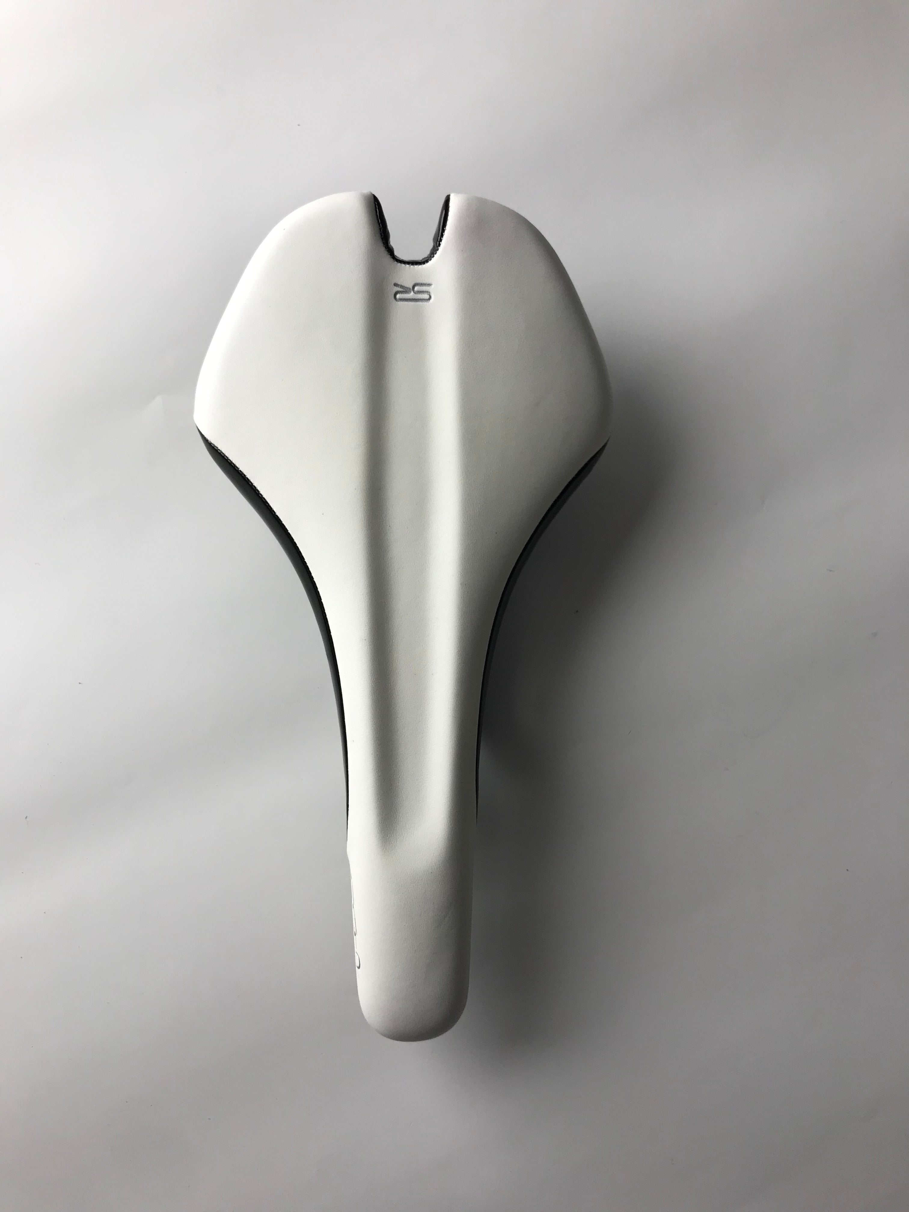 Selle Royal SR 700 Ultra Comfort Bicycle Saddle - Classic Black with White Stripes, Ergonomic Pressure Relief for Road Bike Upgrades