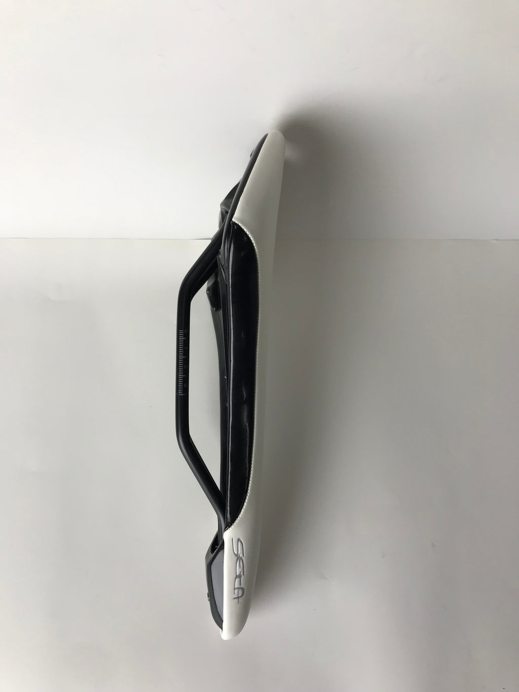 Selle Royal SR 700 Ultra Comfort Bicycle Saddle - Classic Black with White Stripes, Ergonomic Pressure Relief for Road Bike Upgrades