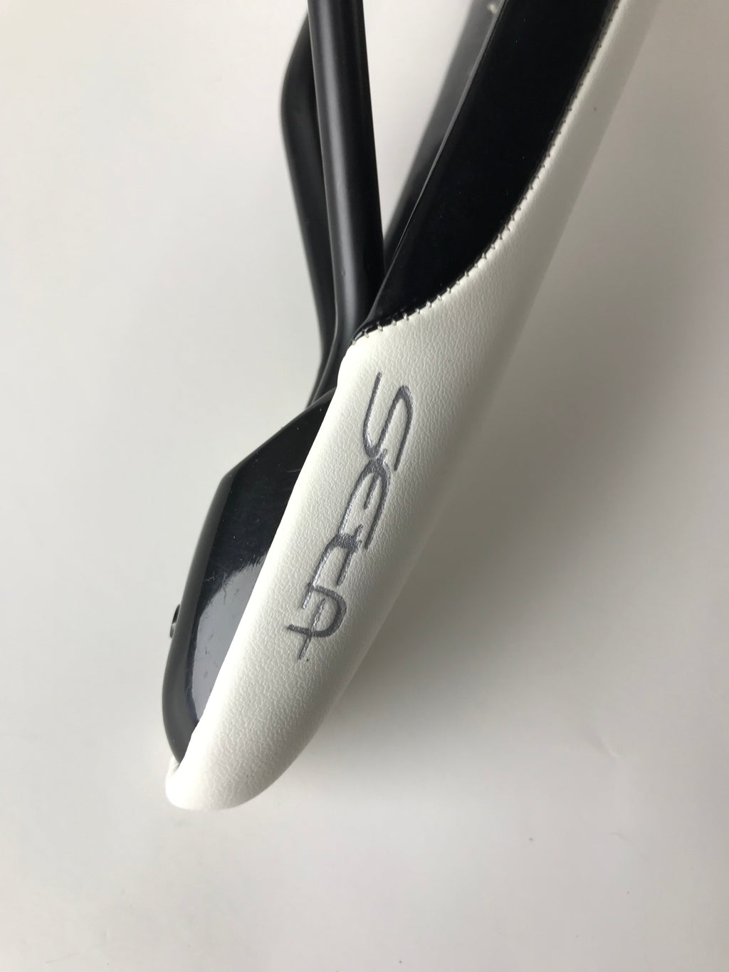 Selle Royal SR 700 Ultra Comfort Bicycle Saddle - Classic Black with White Stripes, Ergonomic Pressure Relief for Road Bike Upgrades