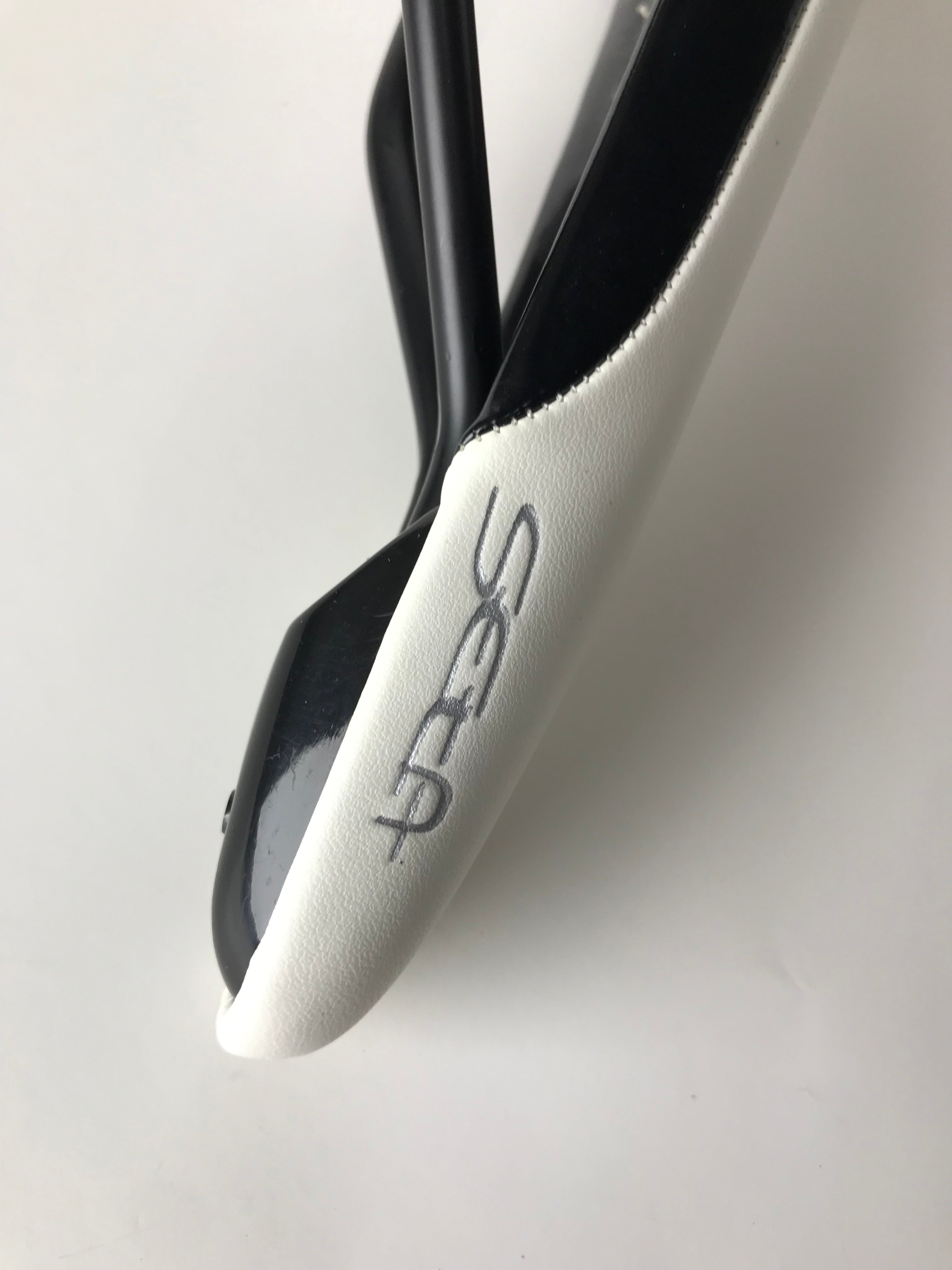 Selle Royal SR 700 Ultra Comfort Bicycle Saddle - Classic Black with White Stripes, Ergonomic Pressure Relief for Road Bike Upgrades